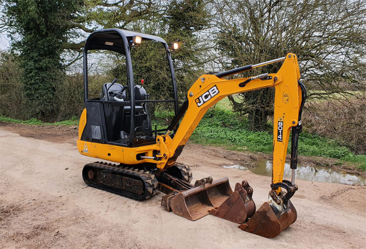 Mini Digger - Experienced Operator 